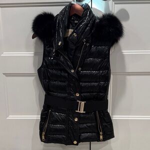 BURBERRY BELTED PUFFER VEST FUR HOOD